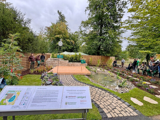 Die Azubis mit ihrem Garten