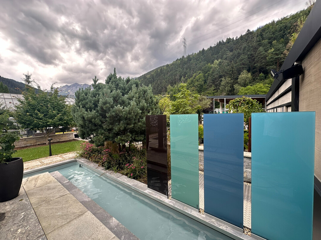 Wer hat schon einen 3.000er als Hintergrund fr den Schaugarten? Kunden sehen von der Terrasse auf die Parseierspitze.