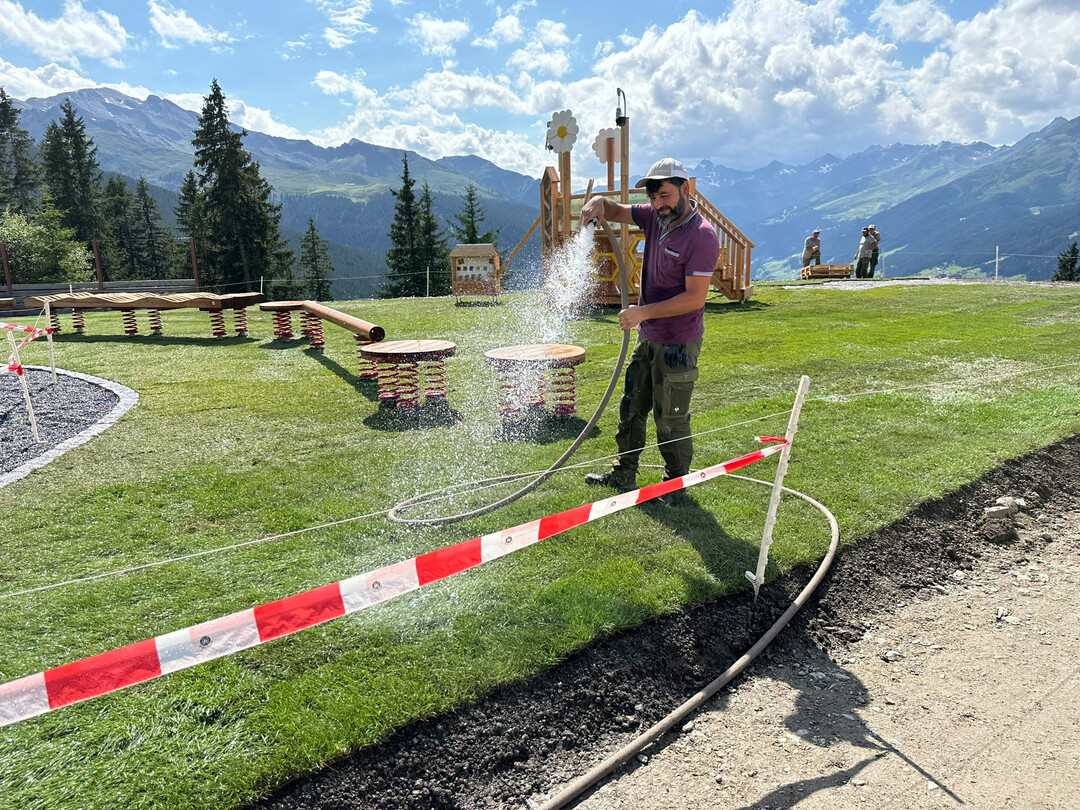 Hoch ber dem Trisanna-Tal bekommt die Baustelle den letzten Schliff.