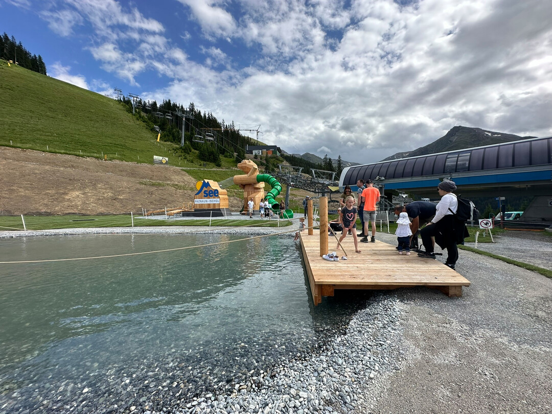 Whrend der Arbeit luft der Tourismus weiter.