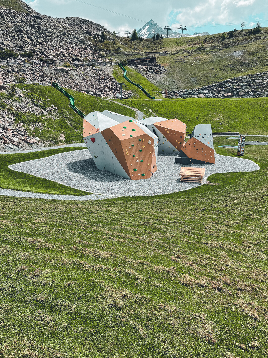 Dort entstand auch eine Boulder-Anlage.