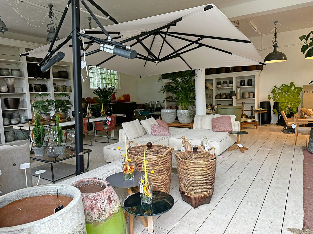 Das gilt auch für die Schauräume und Innendekos.