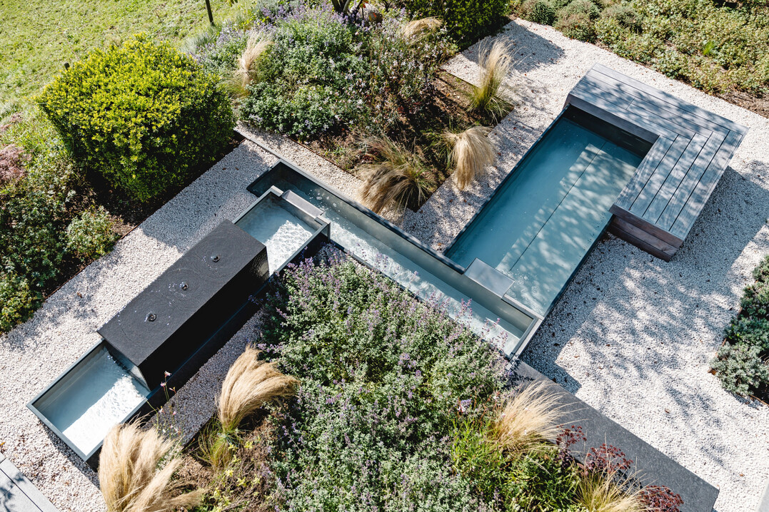 Hotelanlagen und hochwertige Privatgrten bilden das Portfolio.