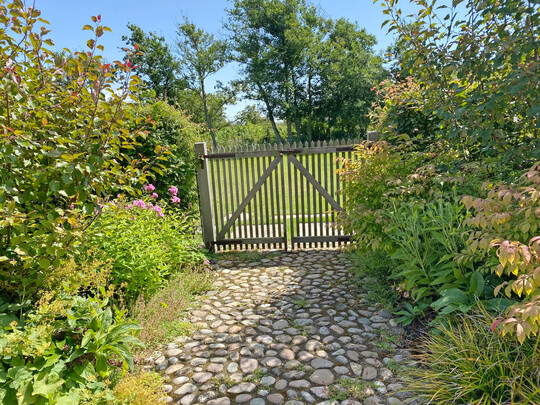 Manchmal ist weniger mehr  besonders, wenn es gut gemacht ist. Ihr erziehlen wenige, batrliche Baustoffe die Wirkung.