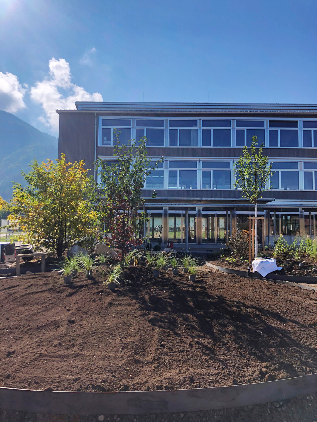 Die Au�enanlage der M�belfabrik ist ein gro�es Projekt f�r das Unternehmen.