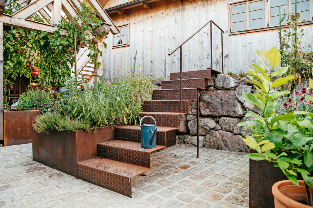 Stahl spielt bei dem Projekt in Scharnstein eine tragende Rolle.