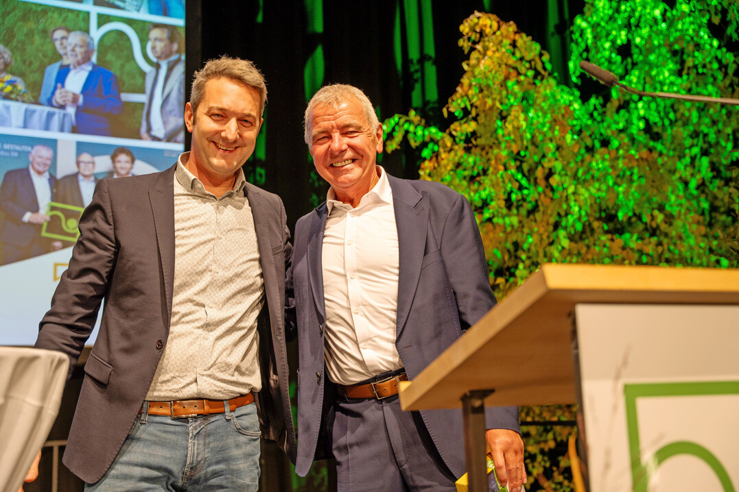 Marco Riley (l.) "beerbt" Reiner Bierig als VGL-Gesch�ftsf�hrer.