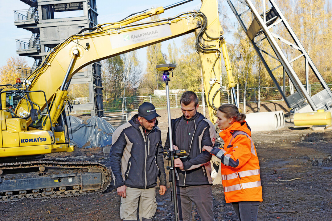 Digitalisierung wird bei Knappmann gro�geschrieben. Auf den Gro�baustellen ist die digitale Datenaufnahme und -verarbeitung wesentlicher Teil des Baustellenerfolgs.
