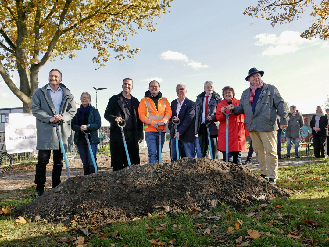Auftr�ge jetzt auch im Rheinland � Spatenstich f�r den B�rgerpark Br�hl-Ost