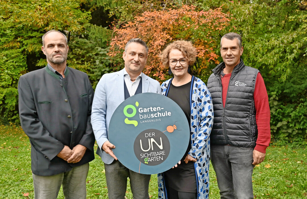 Von links: Gartengestalter Helmut Schieder, Direktor Andreas Kovac, Bildungs-Landesr�tin Christiane Teschl-Hofmeister und Betriebsleiter Christian Kittenberger.