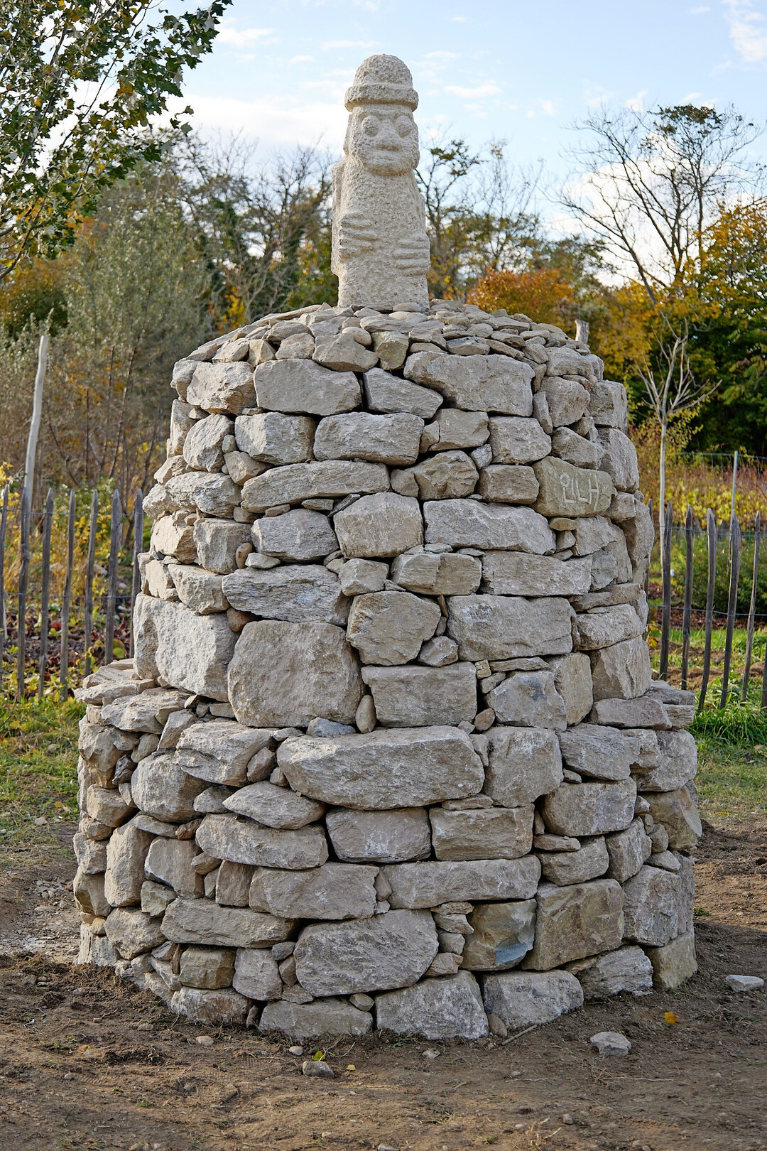 Ein Steinturm, ein Sitzplatz und eine Outdoor-Kche waren weitere Projekte.