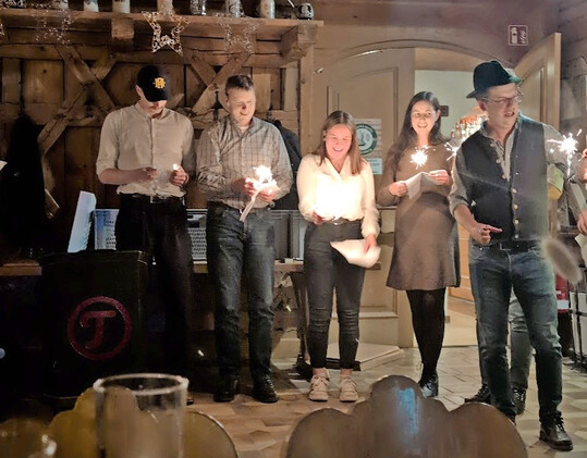 Gesangseinlage auf der Weihnachtsfeier bei Fuchs baut Grten in Lenggries