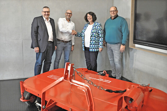 humus Gesch�ftsf�hrer Uwe Mei�ner mit HAR-Vorstand Holger W�ssner (m.), Carmen Gotterbarm, Roderich Gotterbarm (r.)