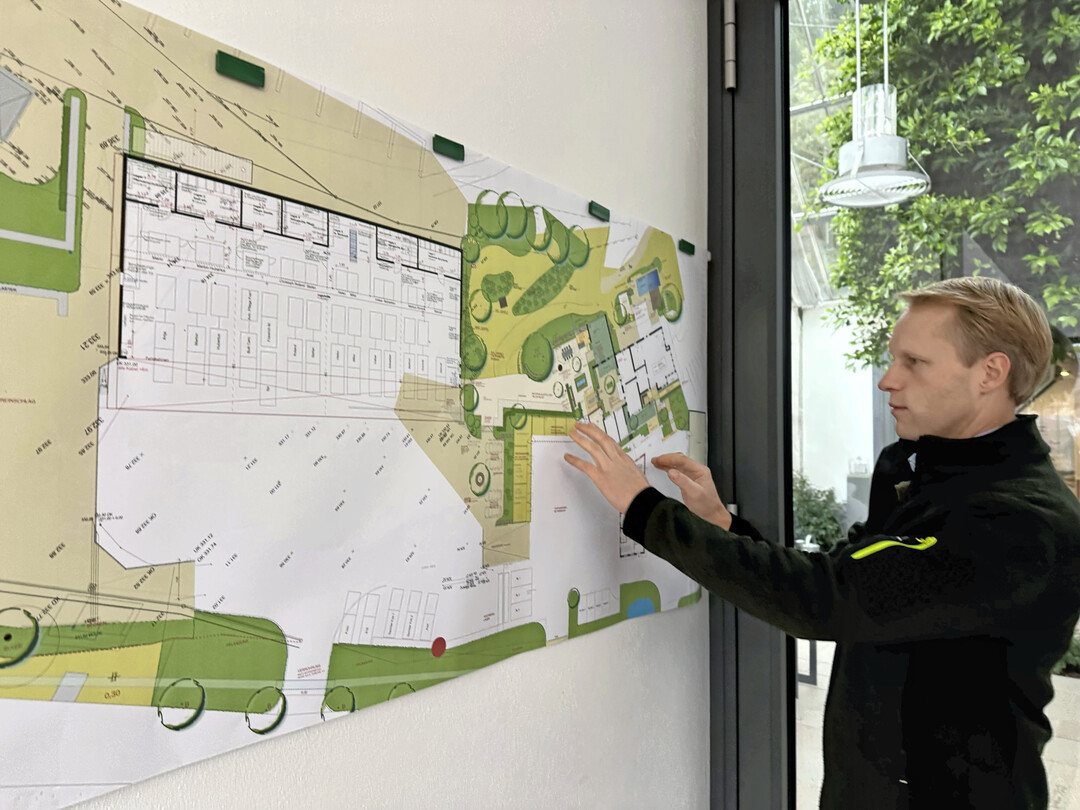 Friedrich Klute zeigt die Neuorganisation des Betriebshofes.