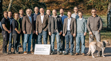 Das Pr�sidium des neu gegr�ndeten FGL Nord setzt sich aus den Pr�sidiums- und Vorstandsmitgliedern des FGL HH und des FGL S.-H. zusammen. Joachim Weitzel (4.v.r.) wird Verbandspr�sident, Ludger Pla�mann (3.v.r.) Vizepr�sident. 