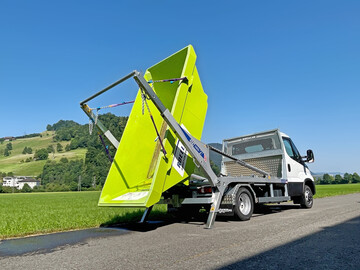 Der Schweizer Anbieter R�lli Tec hat sich auf das Segment der leichten Absetzkipper f�r Fahrzeuge von 3,5 bis 8,5 t spezialisiert.