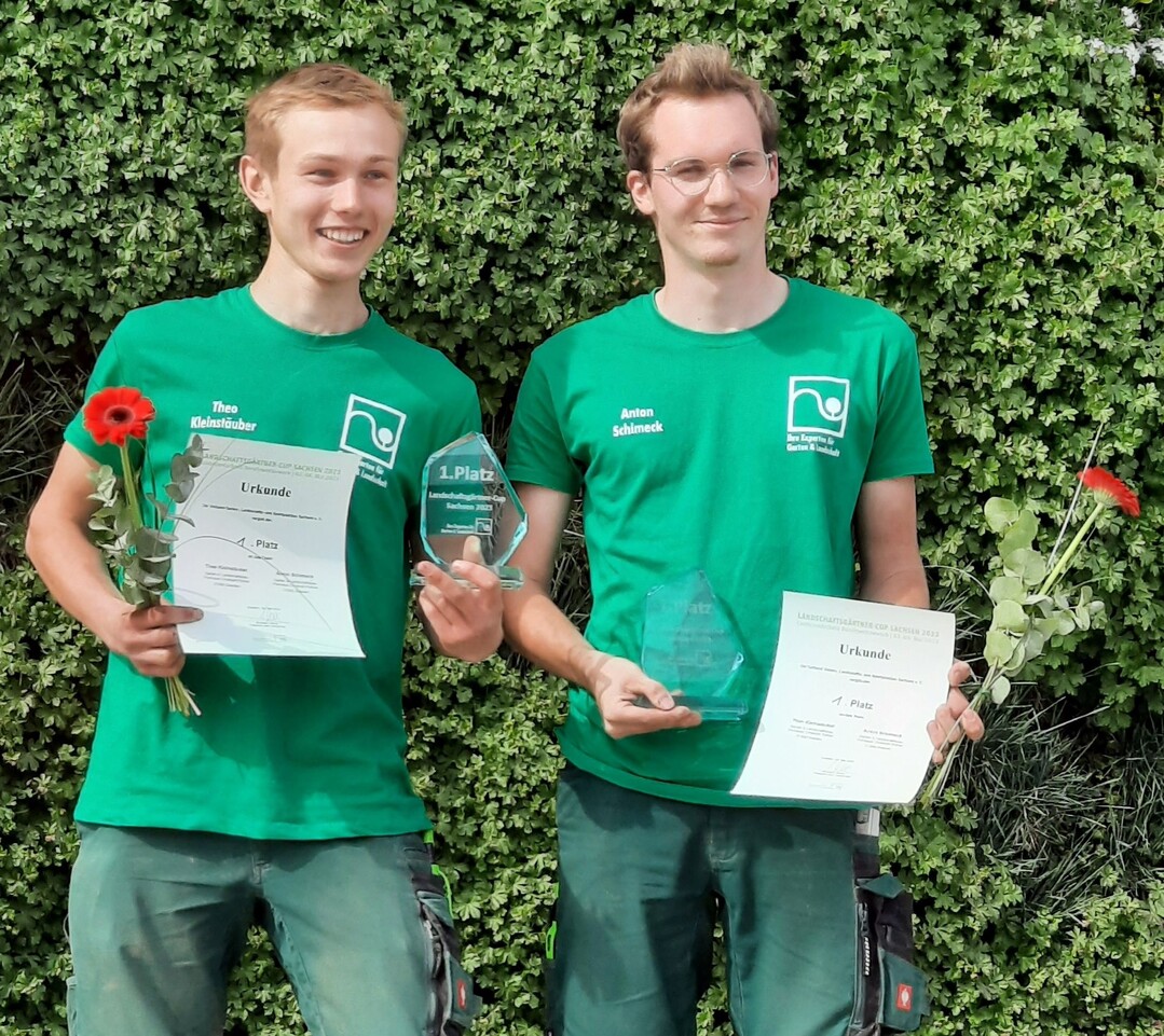 ber den Sieg freuen sich Anton Schimeck und Theo Kleinstuber aus dem Dresdner Unternehmen POMOSUS GaLaBau.