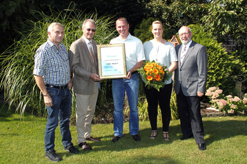 v.l.n.r. Karl-Heinz Baumeister, H. Christian Leonhards, Nico Assing, Verena Assing, Dr. Karl Schrmann.