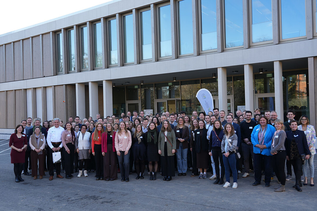 Die Stipendiatinnen und Stipendiaten mit ihren Förderern