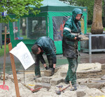 Bei der Bauaufgabe in der Endrunde des landschaftsgärtnerischen 
Nachwuchswettbewerbs im Westfalenpark Dortmund erschwerte anhaltender heftiger Regen den Bau der Trockenmauern.