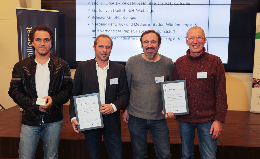 Die stolzen Preisträger (v.l.n.r.): Günther Daiß und Gerd Mayer (Gärten von Daiß GmbH), Stefan Böhm und Hartmut Bremer (Blattwerk Gartengestaltung GmbH)