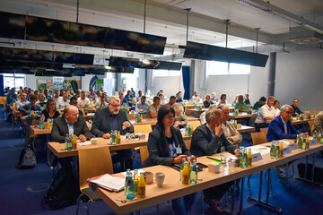 Knapp 90 Personen begrte Geschftsfhrer Axel Keul am 13. Mai 2022 
anlsslich der jhrlichen Mitgliederversammlung des Fachverbandes Garten-, Landschafts- und 
Sportplatzbau Sachsen e. V. (VGLS) im Pressezentrum des Sachsenrings.