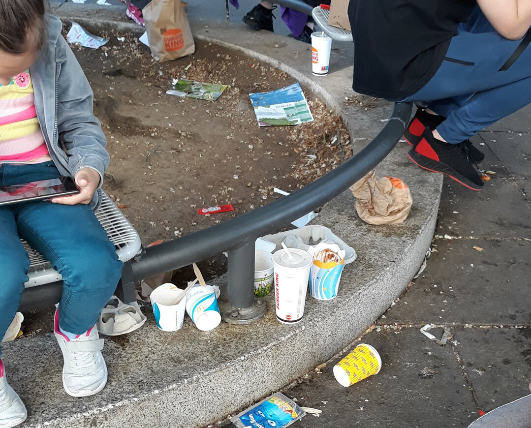 Künftig sollen Hersteller von Einwegprodukten Kosten für Sammlung und Reinigung tragen.