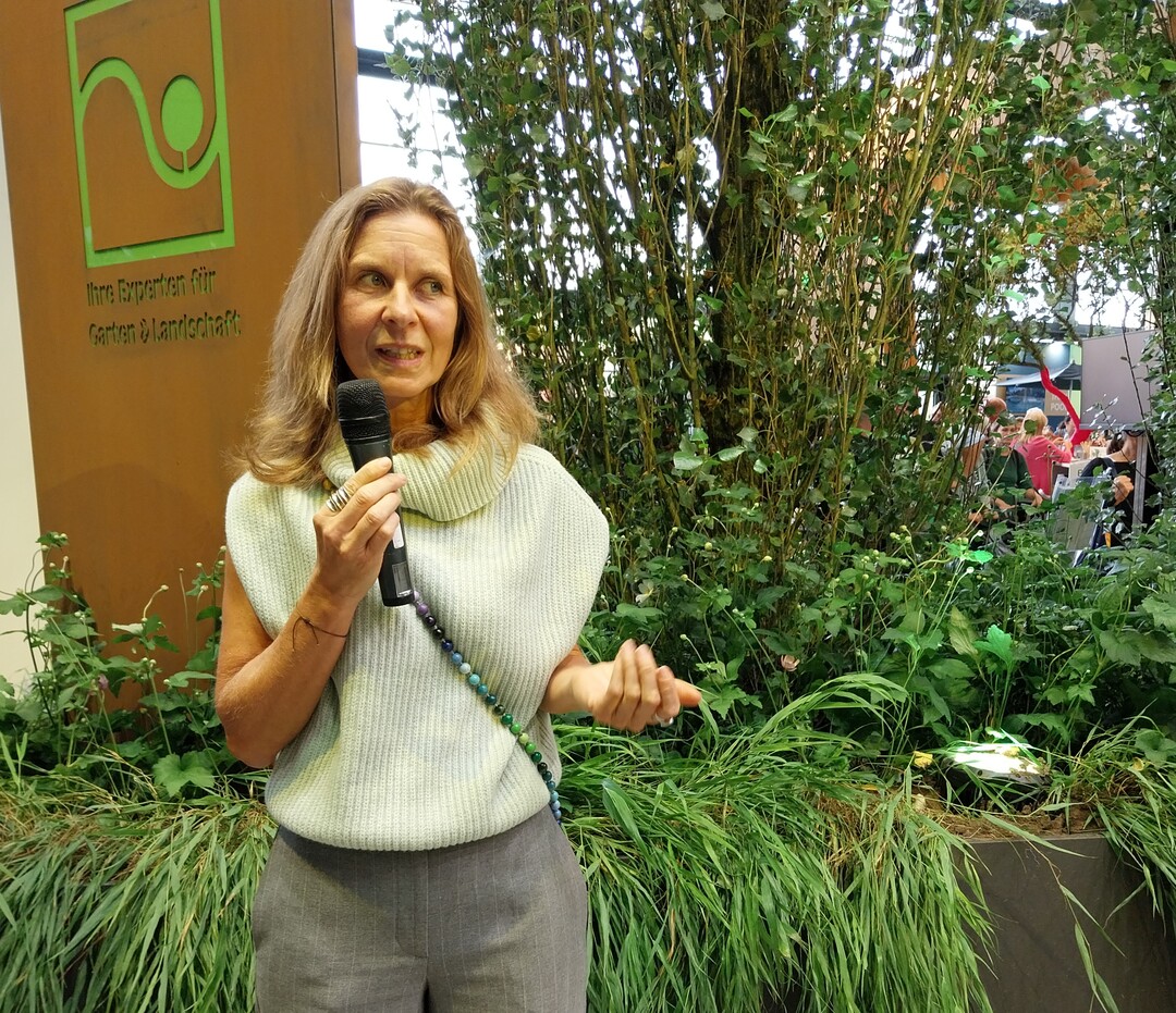 Landschaftsarchitektin Mirja Gula hat den BGL-Stand geplant und fhrte die Fachpresse durch die Halle 3A.