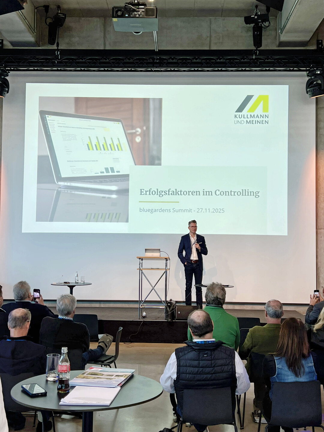 Prof. Heiko Meinen erklrte betriebswirtschaftliche Belange.