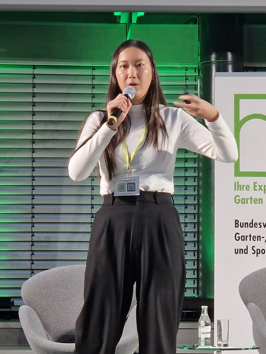 Justine Le, Ville der Paris