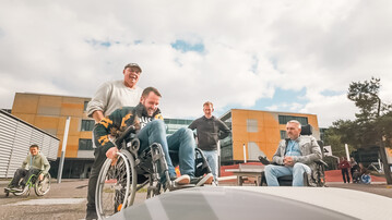 Rollstuhltaugliche Pumptrack im Au�engel�nde