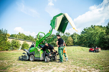 Die DEULA Warendorf lehrt auch den Umgang mit Gr�npflege.