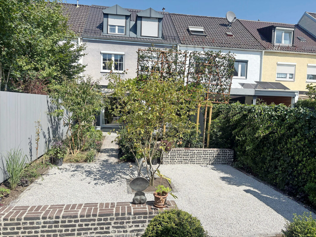 Ab durch die Hecke kann nicht nur Pflege � zunehmend etabliert sich die Firma im gehobenen Hausgarten.
