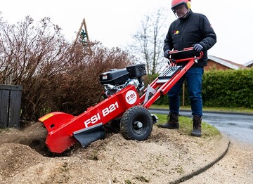 Kompakte Stubbenfrse mit 900 mm Drehkranz und AUTO-BRAKE-System.
