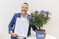 Sebastian Heinje (Diderk Heinje Pflanzenhandels GmbH) mit dem Rhododendron �Grazeasy Purple�