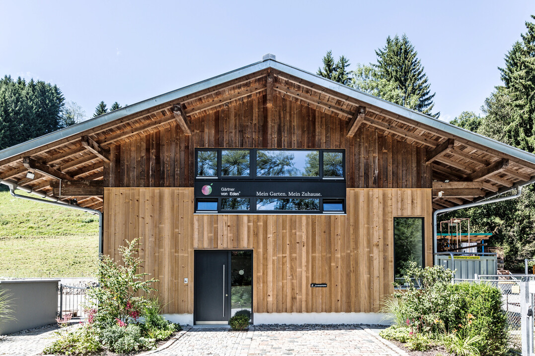 Der Schuppen hat ist mittlerweile zu einem ansprechenden B�rogeb�ude geworden.