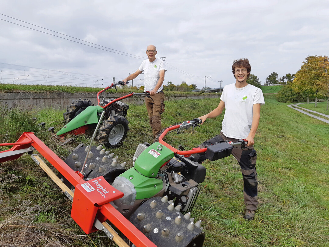 Steffen und Rudi Debatin sind über die Jahre ein eingespieltes Team im Bereich der Landschaftspflege geworden.