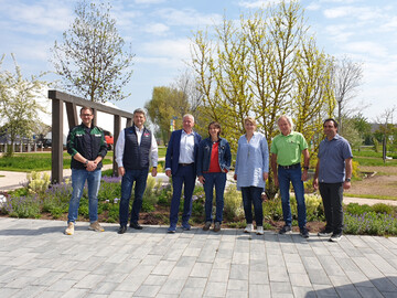 Gruppenfoto (v.l.n.r):
Thomas Essig (Bietigheimer Gartengestaltung GmbH), Peter Thalmann (Brgermeister in Eppingen), Reiner Bierig (Geschftsfhrer VGL-BW), Ellen Becker (Becker GmbH), Christine Biegert (Biegert GmbH), Thomas Ostberg (Ostberg GmbH), Jos Soares (Jos Soares Landschaftsbau GmbH)