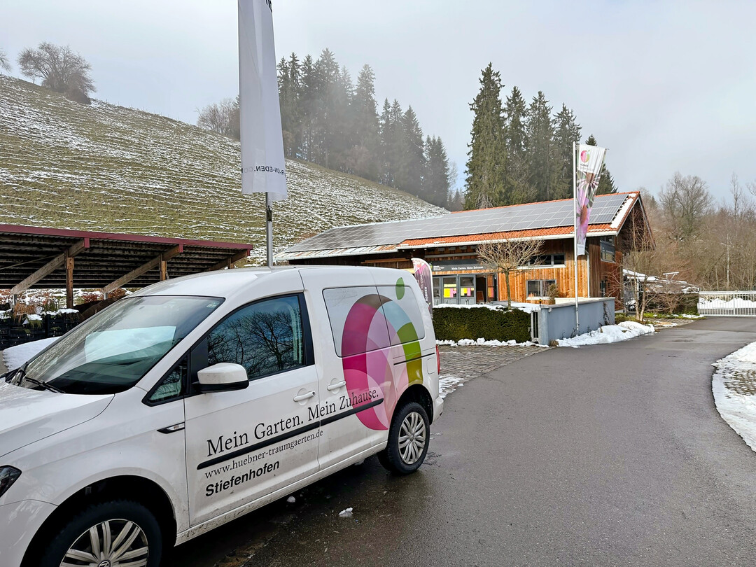 Der Betriebshof liegt etwas beengt zwischen Steilhang und Flussufer.