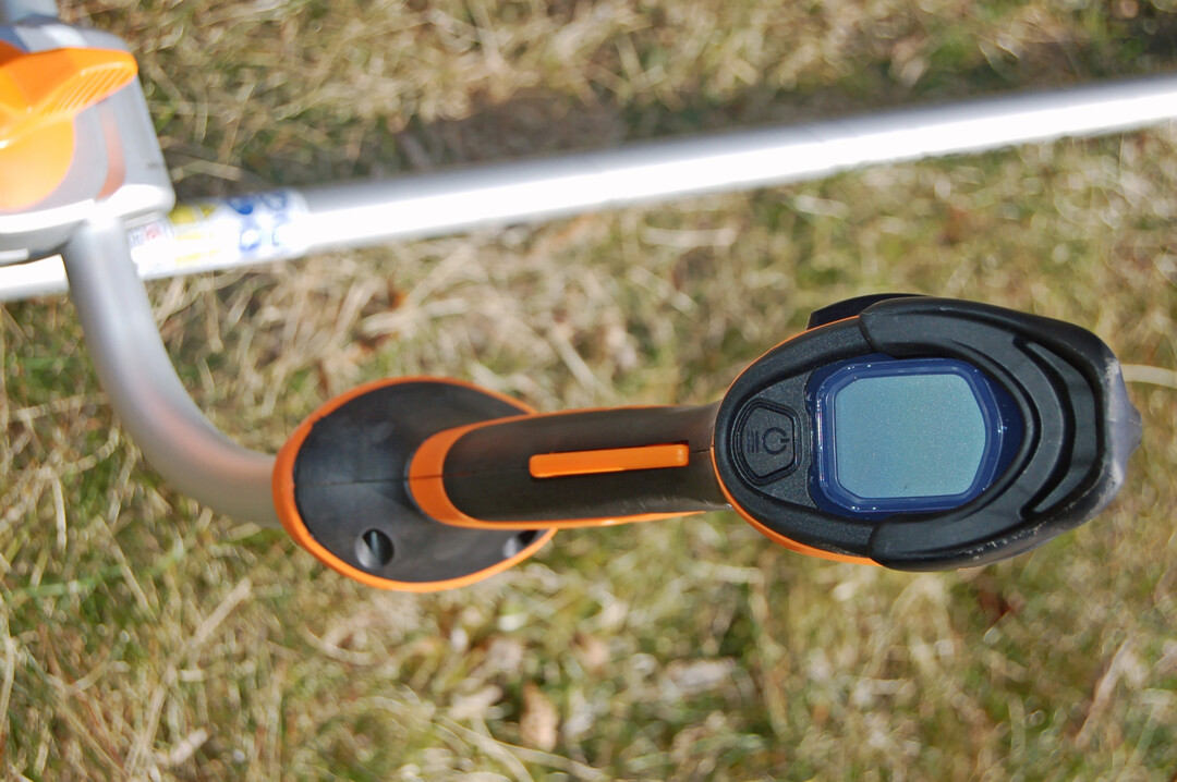 Bediengriff und Display bei Pellenc Excelion 2 DH: Das Multifunktionsdisplay zeigt ein sehr umfangreiches Informationsangebot.