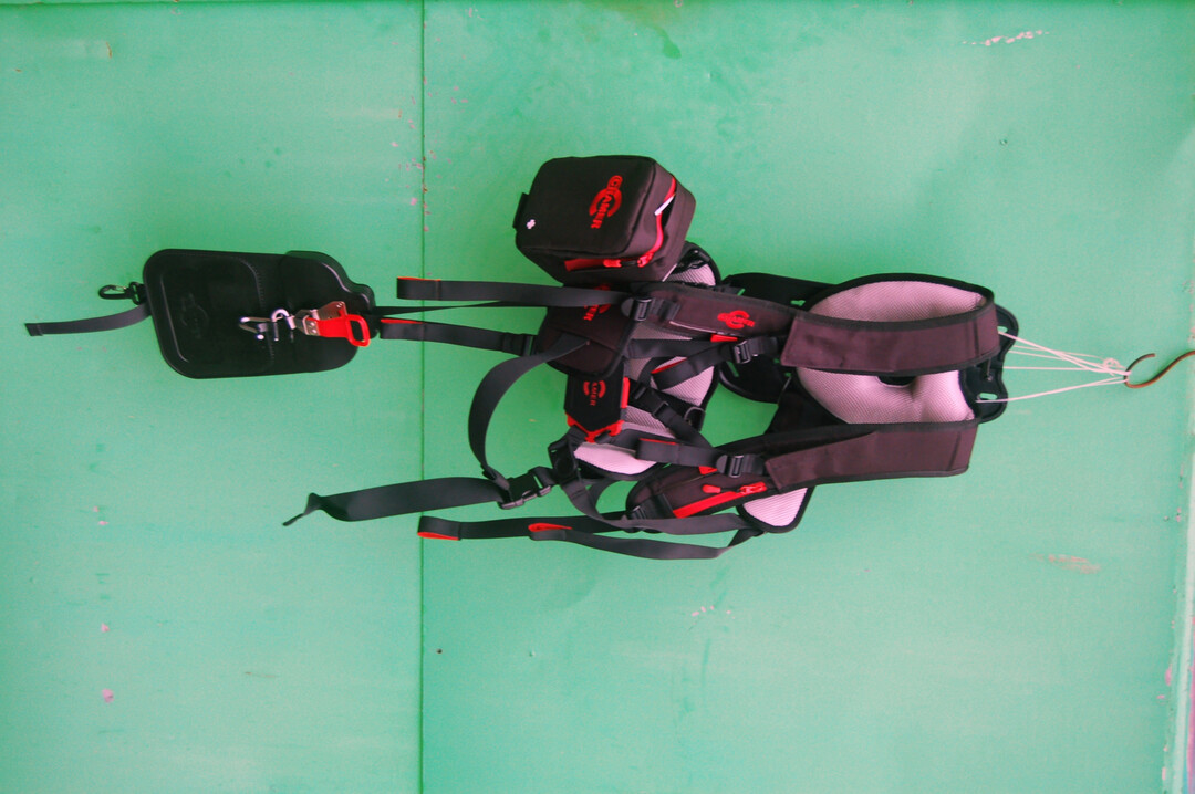 Cramer 82TB20H: Tragegestell mit zus�tzlicher Tasche f�r Werkzeug und Erste-Hilfe-P�ckchen, hervorragende Ausf�hrung, einfach anleg- und einstellbar