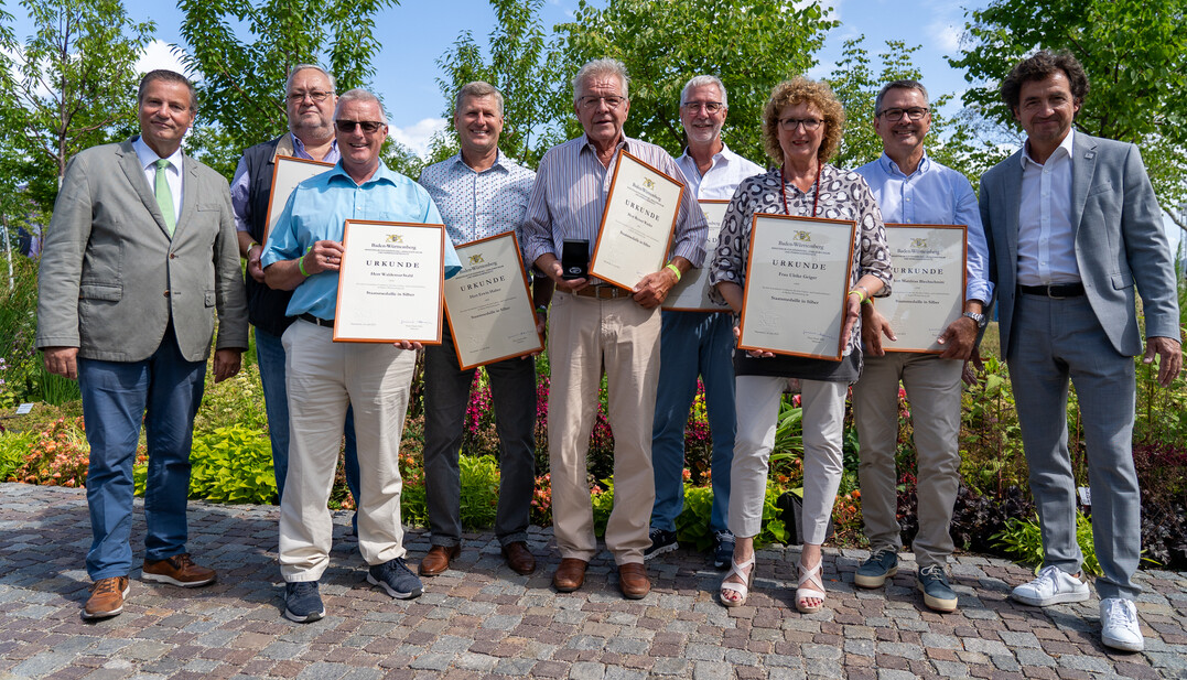 (v.l.n.r.) Minister Peter Hauk, MdL Martin Gurr, Waldemar Stahl, Erwin
Halter, Reiner Werler, Max Hohenschläger, Ulrike Geiger, Matthias
Blechschmitt und Martin Joos.