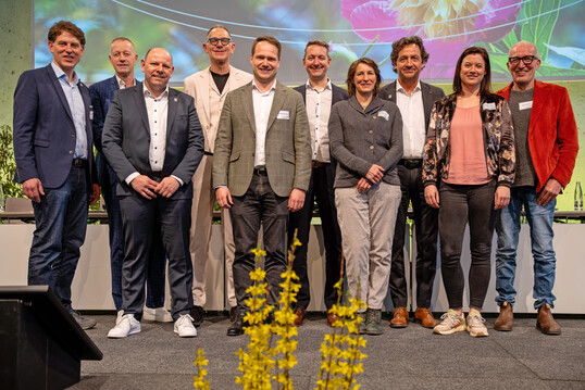 Neuer Vorstand mit Alexandra Gall (2. v. r.)