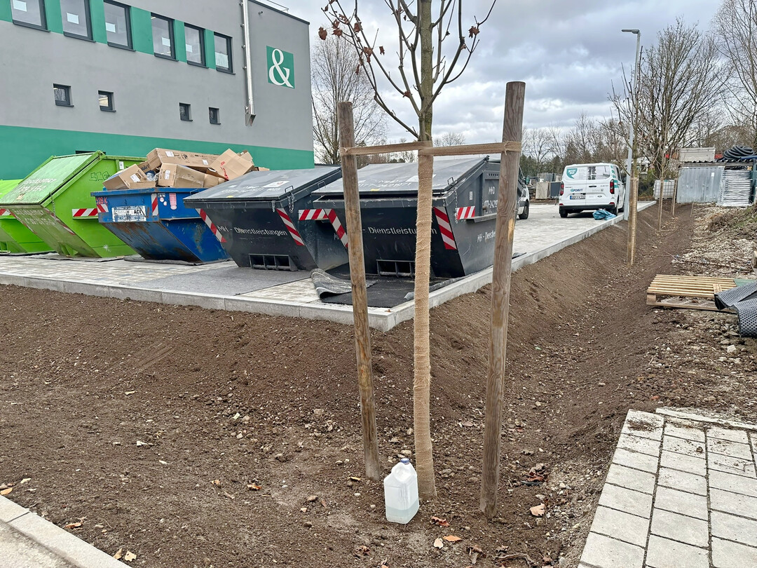 Deutschmann sitzt in einem Gewerbebau am Rande des Stadtteils Lochhausen.