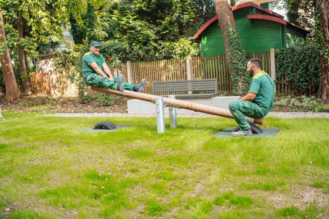 Die Auftr�ge des Unternehmens sind mit harter Arbeit verbunden. Da ist es gut, wenn es auch mal lustig zugeht.