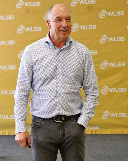 Matthias Renz gab einen Praxiseinblick in die Arbeit mit M�hrobotern.