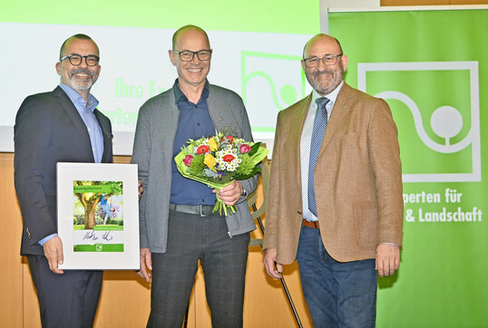 V. l. Staatssekret�r Daniel K�fer, ehemaliger FGL-Pr�sident Jens Heger und FGL-Pr�sident Karsten Hain�