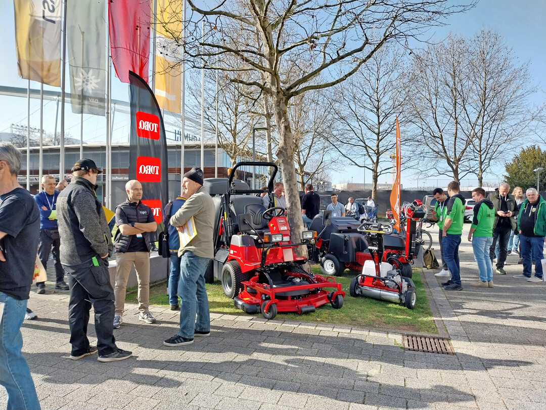 Einige Aussteller hatten auch drau�en einen Stand.