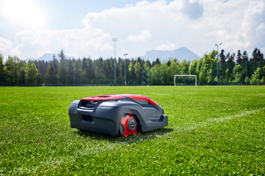 Cramer bringt voraussichtlich im Sommer 2024 seine neuen AiConic-M�hroboter, darunter das Spitzenmodell AiConic 10, auf den Markt.