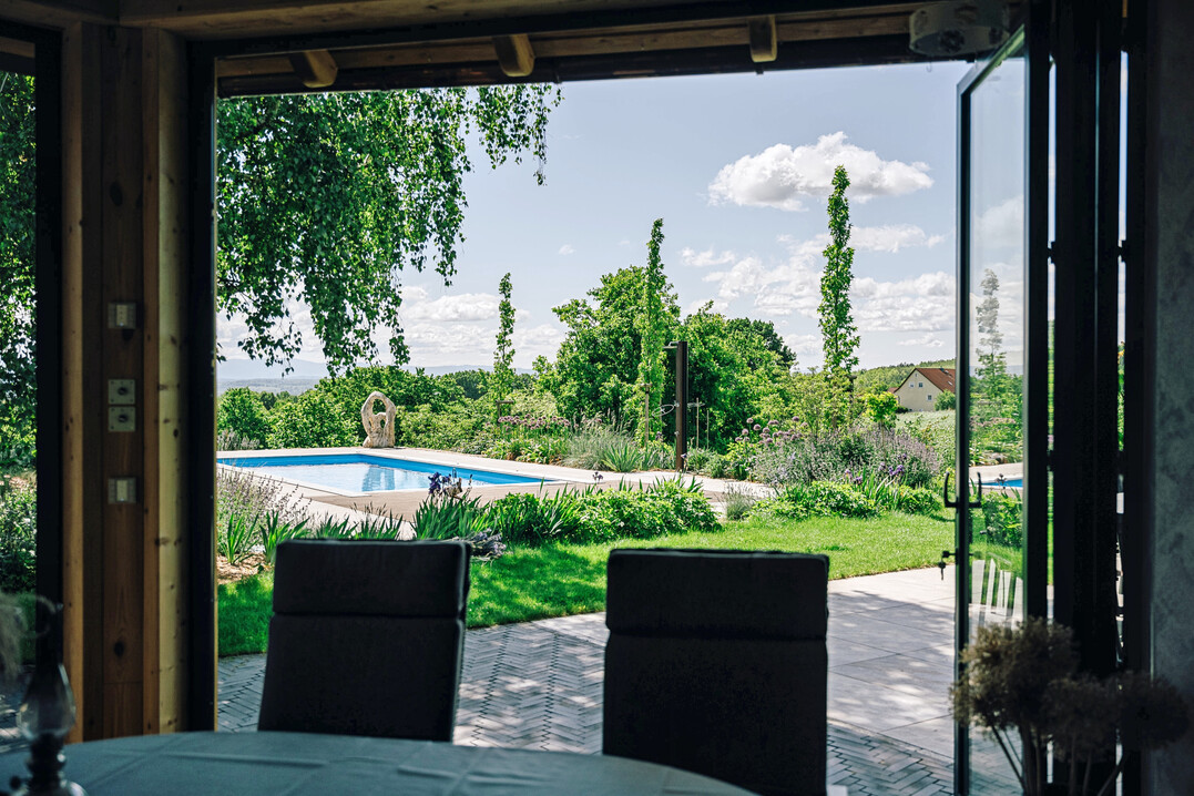 Mit Blick auf den See – für einen Unternehmer entstand dieser Privatgarten.